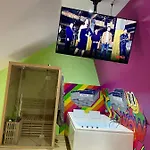 Capsule Forever Young - Jacuzzi - Sauna - Billard - Arcade De Jeux - Netflix & Cinema - Ping Pong Semesterbostad Hastiere-par-dela