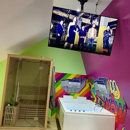 Capsule Forever Young - Jacuzzi - Sauna - Billard - Arcade De Jeux - Netflix & Cinema - Ping Pong 펜션 Hastiere-par-dela