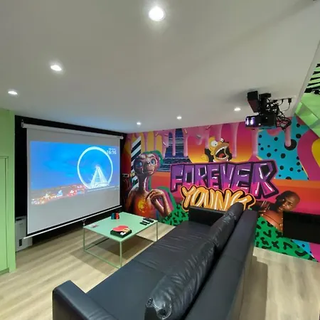 Capsule Forever Young: Entertainment Hub With Jacuzzi & Sauna Holiday home *