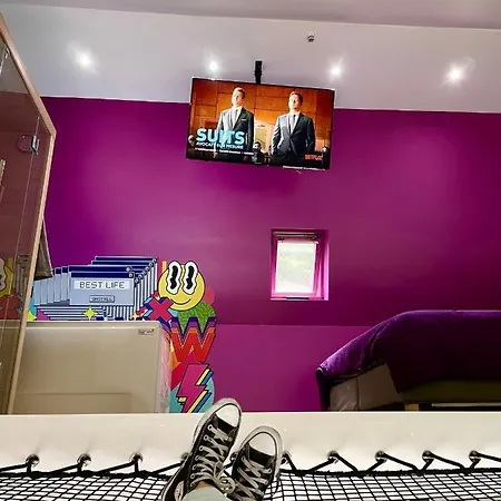 Capsule Forever Young: Entertainment Hub With Jacuzzi & Sauna Holiday home *