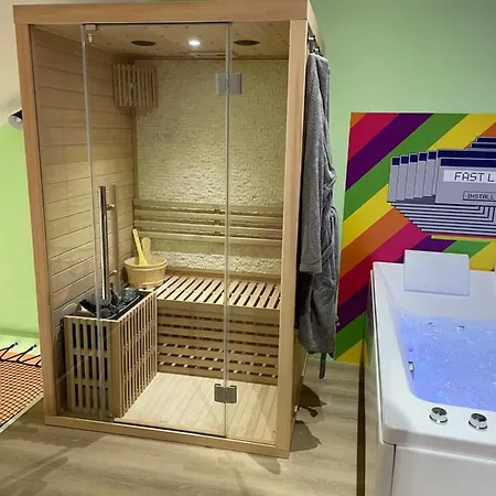 Capsule Forever Young: Entertainment Hub With Jacuzzi & Sauna * Hastiere-par-dela