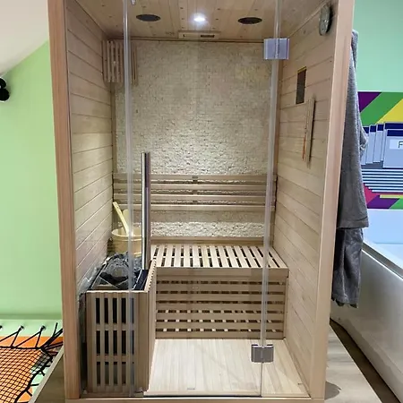 Capsule Forever Young: Entertainment Hub With Jacuzzi & Sauna