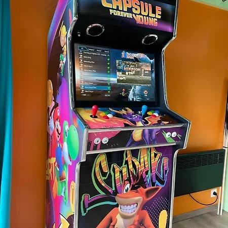 Capsule Forever Young - Jacuzzi - Sauna - Billard - Arcade De Jeux - Netflix & Cinema - Ping Pong * Hastiere-par-dela