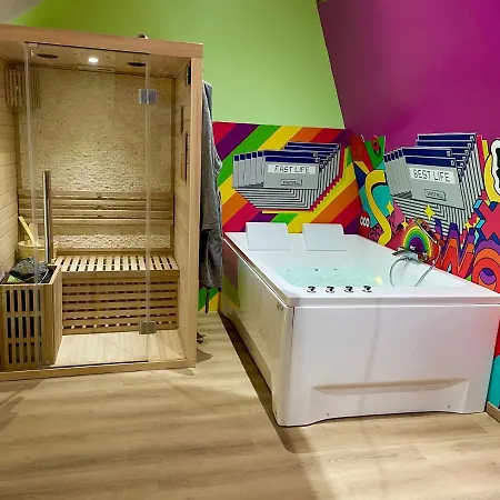 Capsule Forever Young: Entertainment Hub With Jacuzzi & Sauna