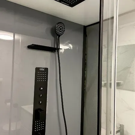 Capsule Forever Young - Jacuzzi - Sauna - Billard - Arcade De Jeux - Netflix & Cinema - Ping Pong 펜션 Hastiere-par-dela