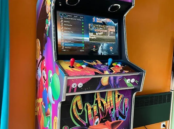 Capsule Forever Young - Jacuzzi - Sauna - Billard - Arcade De Jeux - Netflix & Cinema - Ping Pong * Hastiere-par-dela