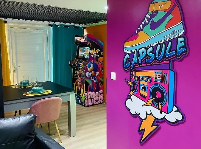 Capsule Forever Young - Jacuzzi - Sauna - Billard - Arcade De Jeux - Netflix & Cinema - Ping Pong Ferienhaus Hastiere-par-dela