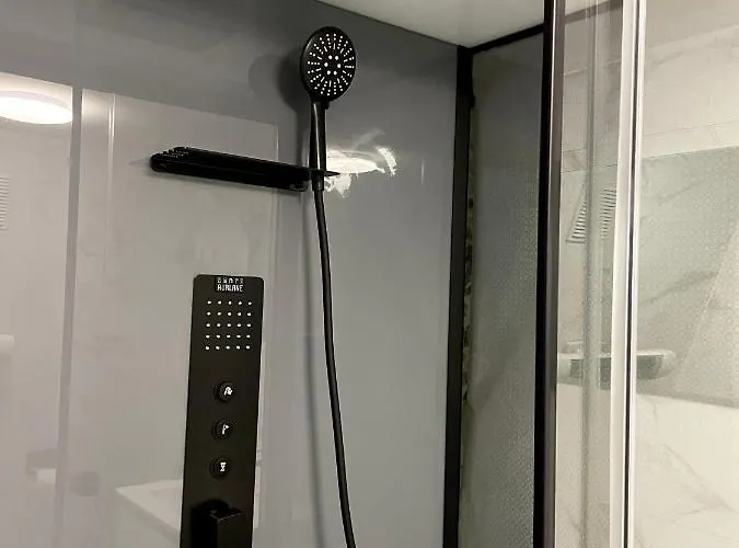 Capsule Forever Young - Jacuzzi - Sauna - Billard - Arcade De Jeux - Netflix & Cinema - Ping Pong Ferienhaus Hastiere-par-dela