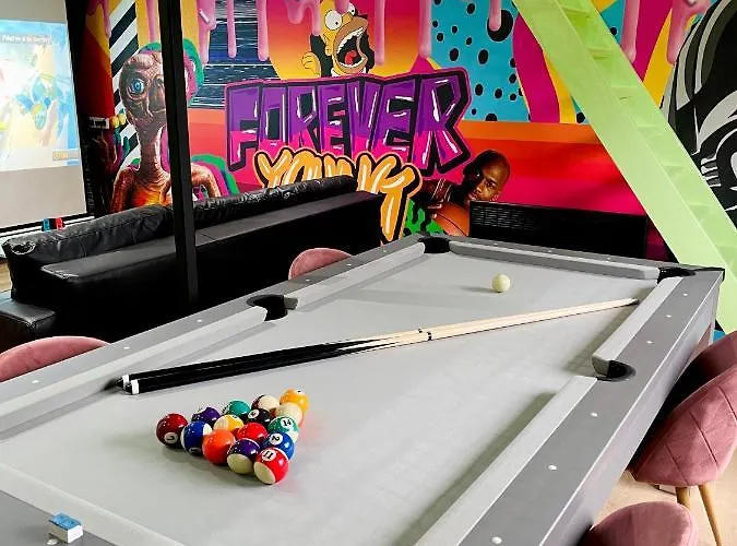 Ferienhaus Capsule Forever Young - Jacuzzi - Sauna - Billard - Arcade De Jeux - Netflix & Cinema - Ping Pong Hastiere-par-dela